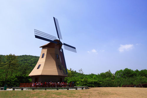 CV晨读:李彦宏遭遇选择难题 不上市的老干妈为