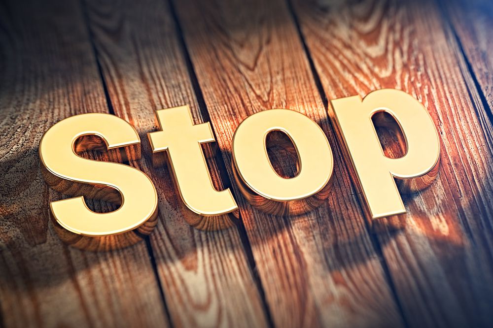 腾讯字节，同时踩下刹车