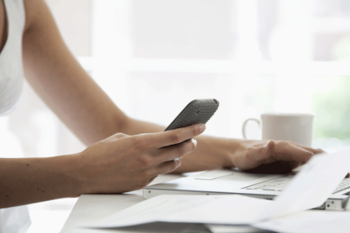 手机厂商集体破防：这届新品为何不涨不行？