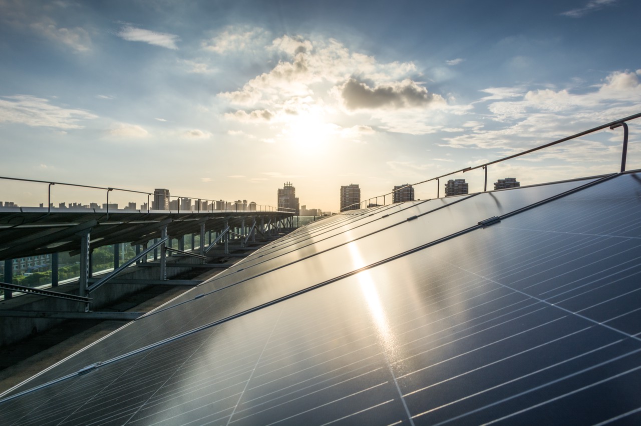 光伏新周期逻辑明牌：中期看“含储量”，“得AI者”赢终局