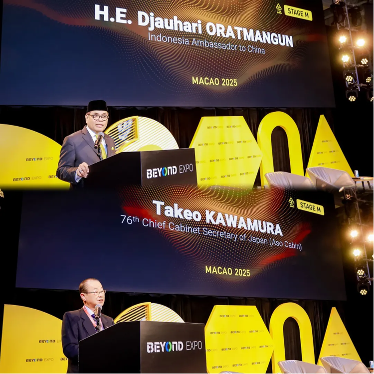 印度尼西亚驻华大使H.E. Djauhari Oratmangun与日本第76任内阁官房长官河村建夫